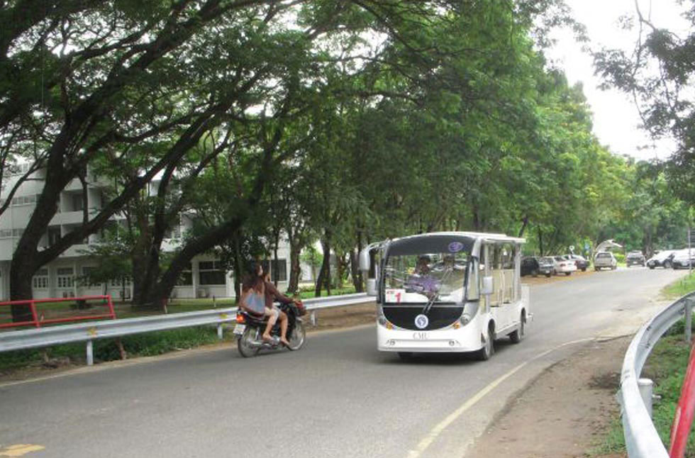 清迈大学校内用电动观光车